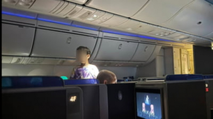Un pasager revoltat a dezvăluit ce a făcut un copil mic la clasa business în avion și i-a „distrus zborul”: "Nu a tăcut deloc de când am decolat, iar tăticul nu dă doi bani"