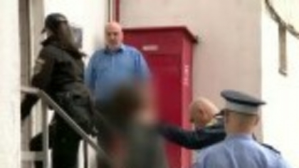 Elevul care a amenințat școli și spitale din toată țara vrea să scape de arest. A cerut instanței să îl lase să plece acasă