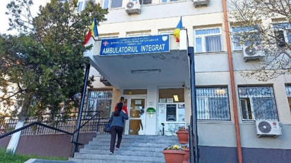 O fetiță de 3 ani a murit la Spitalul din Târgu Jiu, iar medicii cred că a înghițit medicamentele surorii sale, care are autism