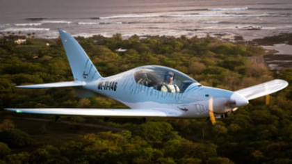 Ucraina introduce primul avion ușor de război electronic împotriva dronelor. O soluție ceho-slovacă la atacurile rusești