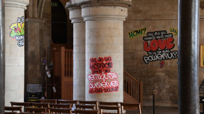 JD Vance critică graffitiurile de la catedrala din Canterbury