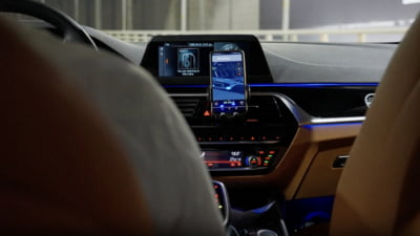 Google duce inteligența artificială la volan. Android Auto devine copilotul AI care îți răspunde în română