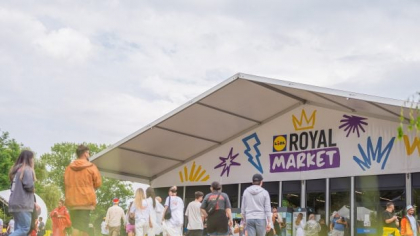Meniu complet de festival la prețuri accesibile: Lidl rămâne Lidl – și la castel, și la tine-n cartier
