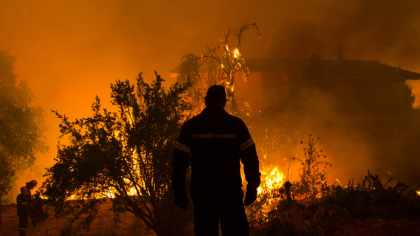E stare de alertă în Grecia! Incendiile au făcut prăpăd: sute de oameni, salvați din calea pericolului