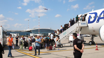 O companie aviatică românească a început să opereze zboruri din Bucureşti spre capitala Siriei. Două femei, pilot și copilot