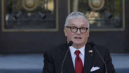 Fostul ambasador al SUA în România Adrian Zuckerman: „Victoria lui Simion ar fi un dezastru pentru România” / „Va duce România înapoi cu 35-40 de ani, la sărăcia și distrugerea care existau atunci” (VIDEO)