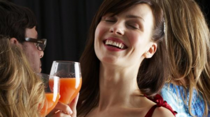 Carii, gingivită, cancer oral: pericolele ascunse ale consumului de alcool pentru dinții tăi
