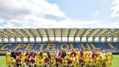 Petrolul și Rapid au încins la Ploiești un meci demonstrativ, reeditare a finalei Cupei României din 1995. Show Budescu, la petrecere