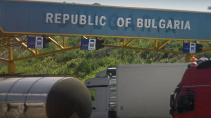 Poliția bulgară a descoperit 16 migranți ascunși într-un camion frigorific, aproape de granița cu România