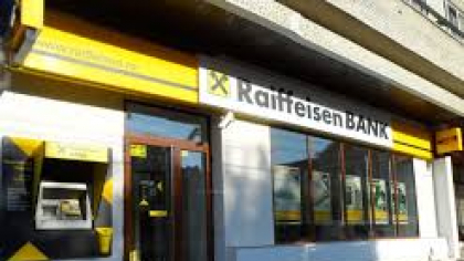 Raiffeisen, anunț pentru toți clienții. Câți bani pot primi gratis românii care îndeplinesc condițiile