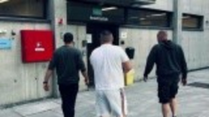 Bărbatul care a atacat cu sabia un poliţist , în Suceava, în 2017, a fost prins. Țara din care va fi extrădat