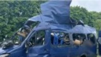 Rusia a ucis 9 oameni după ce a atacat un microbuz care evacua civili din Ucraina. Masacrul, în timp ce ”negociază” pacea
