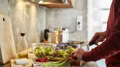 Cei şase factori importanţi care duc la longevitate. "Alimentaţia corectă este doar unul dintre factori"
