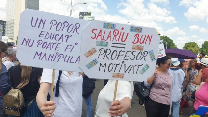 Protest în fața Parlamentului: Profesorii avertizează că noul an școlar ar putea începe cu grevă