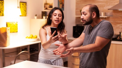 O femeie din Marea Britanie și-a părăsit iubitul la sugestia ChatGPT. „Acest lucru mi-a dat puterea de a lua decizia finală”