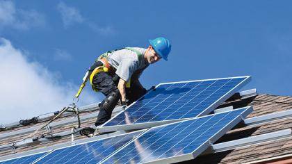 Piaţa energiei. Cum au ajuns aproape 200.000 de acoperişuri a cincea forţă din producţia de energie