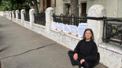 După greva foamei, o petiție: mama care a înfruntat sistemul cere ca nota la limba maternă să nu fie inclusă în diploma de Bac