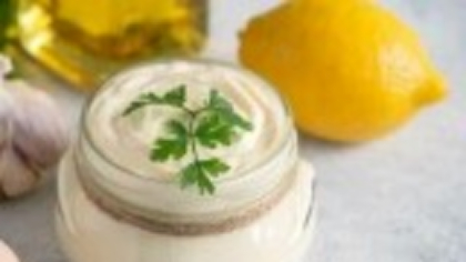 Aioli – rețetă tradițională de sos de usturoi din bucătăria mediteraneană. Cum se prepară acest sos