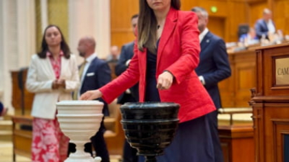 Șefa POT, acuzații la adresa PSD la dezbaterea moțiunii de cenzură. "Nu ești cu poporul când votezi împotriva lui"
