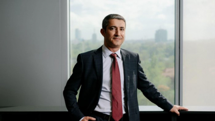Mihail Ion, Raiffeisen Bank: Anticipăm că economisirea va creşte şi în 2025, chiar dacă într-un ritm ceva mai redus decât în 2024, deoarece ritmul de creştere reală a veniturilor disponibile ar putea să scadă.  Vrem să sprijinim clienţii în gestionarea eficientă a finanţelor personale