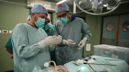 „Putem muri în orice moment”: medicii din Gaza descriu condițiile de coșmar din spitalul al Shifa