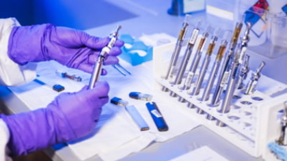 Primul medicament destinat tratamentului malariei la nou-născuți și sugari a obținut aprobare. Ce urmează