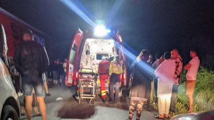 Accident grav în județul Galați. Doi tineri au murit după ce mașina lor a intrat într-un TIR parcat