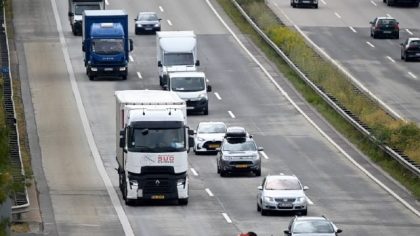 Un șofer de TIR a gonit cu 145 km/h cu camionul de 40 de tone, pe autostradă, în Germania. Ce au descoperit polițiștii, când l-au oprit