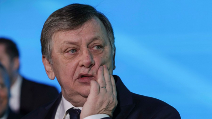 Crin Antonescu, derapaj pe rețelele de socializare. „Faptul că avem un președinte ca Nicușor Dan nu înseamnă că suntem retardați toți”