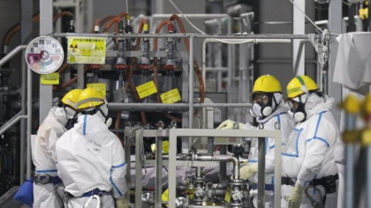 Cum încearcă premierul Japoniei să-i convingă pe oameni să folosească pământul radioactiv de la Fukushima