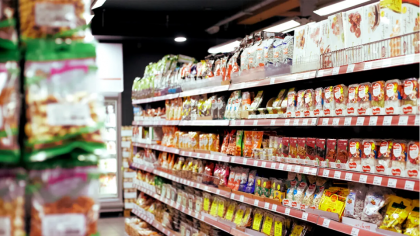 Noi scumpiri la alimente. Pentru ce plătesc romanii cu până la 32% mai mult