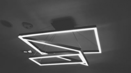 3 motive pentru care merită să instalezi lustre LED în livingul tău