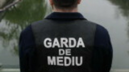 Fum dens şi flacără mare în zona Năvodari – Corbu. Garda de Mediu a amendat o firmă care extrage petrol