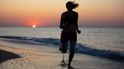 Bikini, bere și 15.000 de euro. Maratonul Nisipului 2025 transformă plaja din Constanța într-un festival de alergare și distracție
