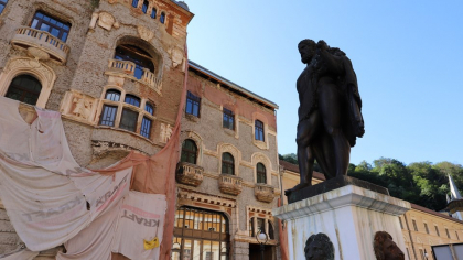 Turiștii străini impresionați de Băile Herculane: „Peisajul de altădată e fascinant, dar unele clădiri sunt aproape să se dărâme”