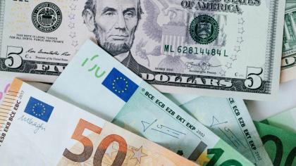 Curs valutar, 17 septembrie. Euro urcă, iar aurul și-a temperat creșterea
