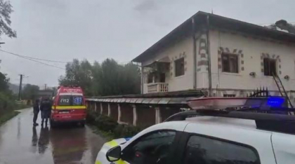 Tragedie cumplită în Dâmbovița: o femeie și-a dat foc în casă împreună cu fiul său de cinci ani. Apropiații spun că avea datorii mari