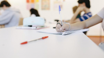 Cifre îngrijorătoare: Patru din 10 adolescenți nu vor să urmeze studii liceale. Unii sunt nevoiți să întrețină familia