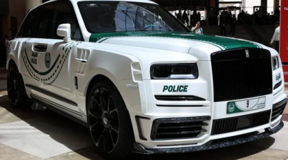 Poliția patrulează cu Rolls-Royce