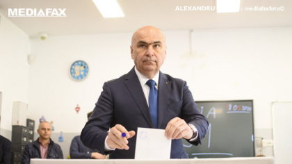 Preşedintele Ilie Bolojan a votat: „Folosiţi acest drept pe care l-am câştigat, dreptul de a vota, pentru că astăzi, mai mult decât alte dăţi, destinul ţării noastre este în mâinile voastre. Votaţi aşa cum vă dictează conştiinţa”