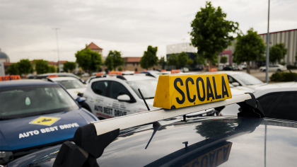 Școala de șoferi – Primul pas către siguranță și încredere în trafic