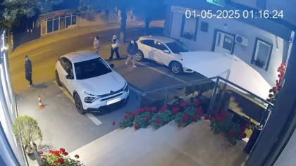 Imagini de necrezut. Un hotel din Craiova a rămas în câteva secunde fără mobilierul și florile de pe terasă. „Umbrela vă mai trebuie?”