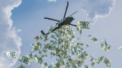 Moment uluitor la o înmormântare. Un elicopter aruncă 5.000 de dolari peste cortegiul funerar
