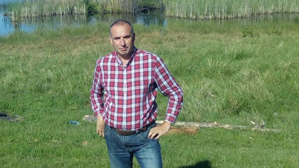 Viceprimarul unei comune din Buzău acordă audiențe în curtea primăriei, pe o bancă. Ce birou îi repartizase primarul