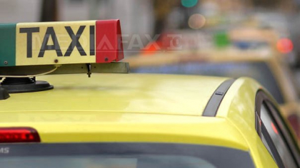 Taximetrist cercetat pentru înșelăciune după ce a încasat 400 de euro de la un turist de 90 de ani