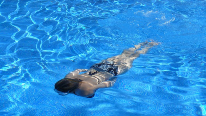 Vara la piscină? Atenție la bolile care te pândesc sub apă!