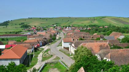 Interzis pentru românii care au casă la curte. Vecinul te poate reclama la primărie