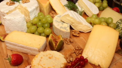 Șapte tipuri de brânzeturi recomandate de nutriționiști pentru reducerea grăsimii abdominale