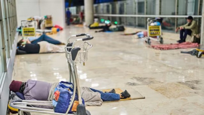 Drogații și persoanele fără adăpost au pus stăpânire pe cel mai mare aeroport din Spania. Pericol pentru turiști