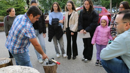 Atelierul unde se bat monede: meșteșugul gravării matrițelor păstrat dinainte de 1989